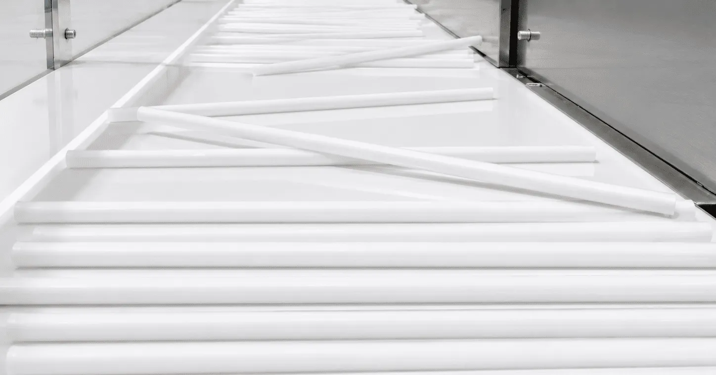 PlastScience drinking straw production on the belt